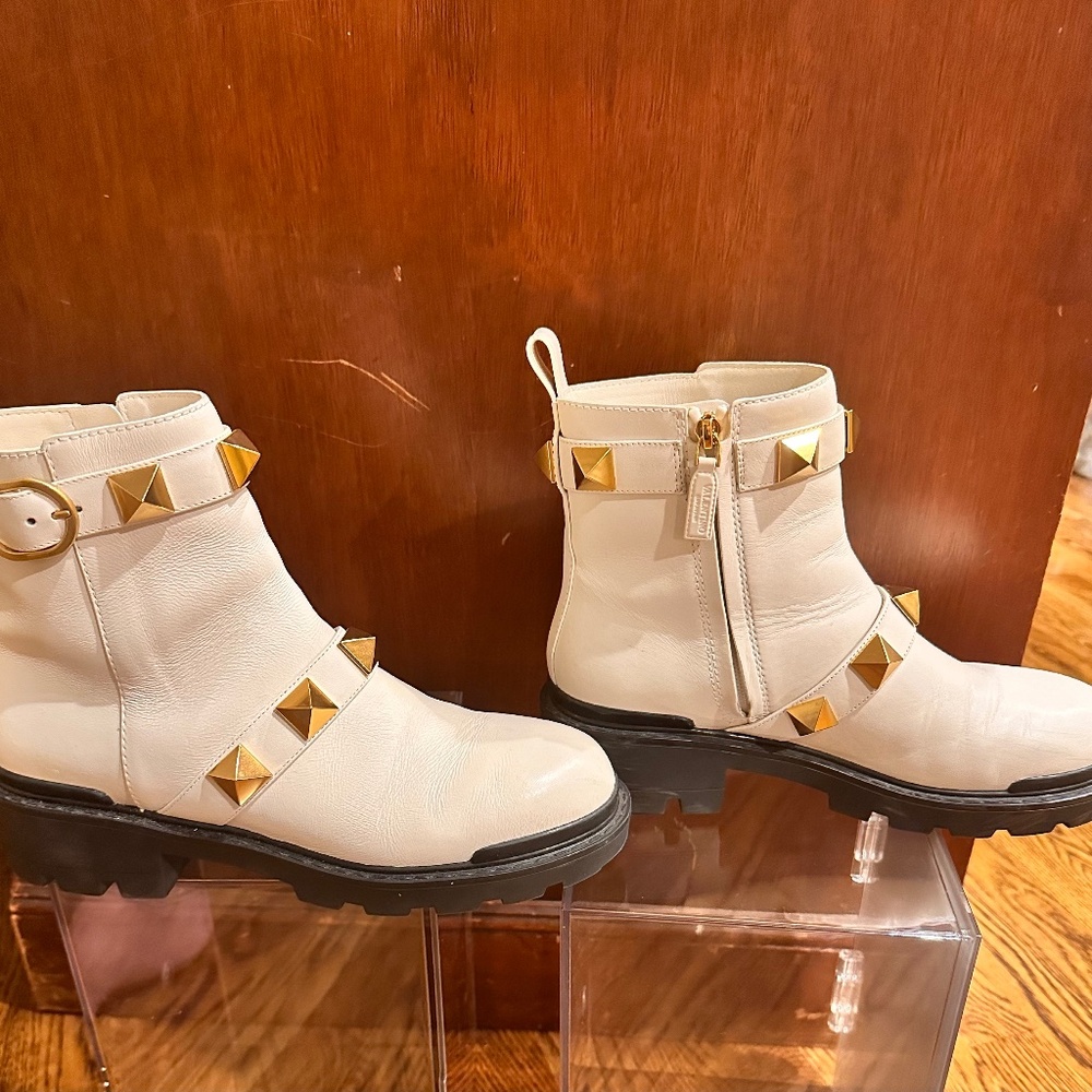 Valentino Roman Stud combat boots Ivory with gold studs size 39